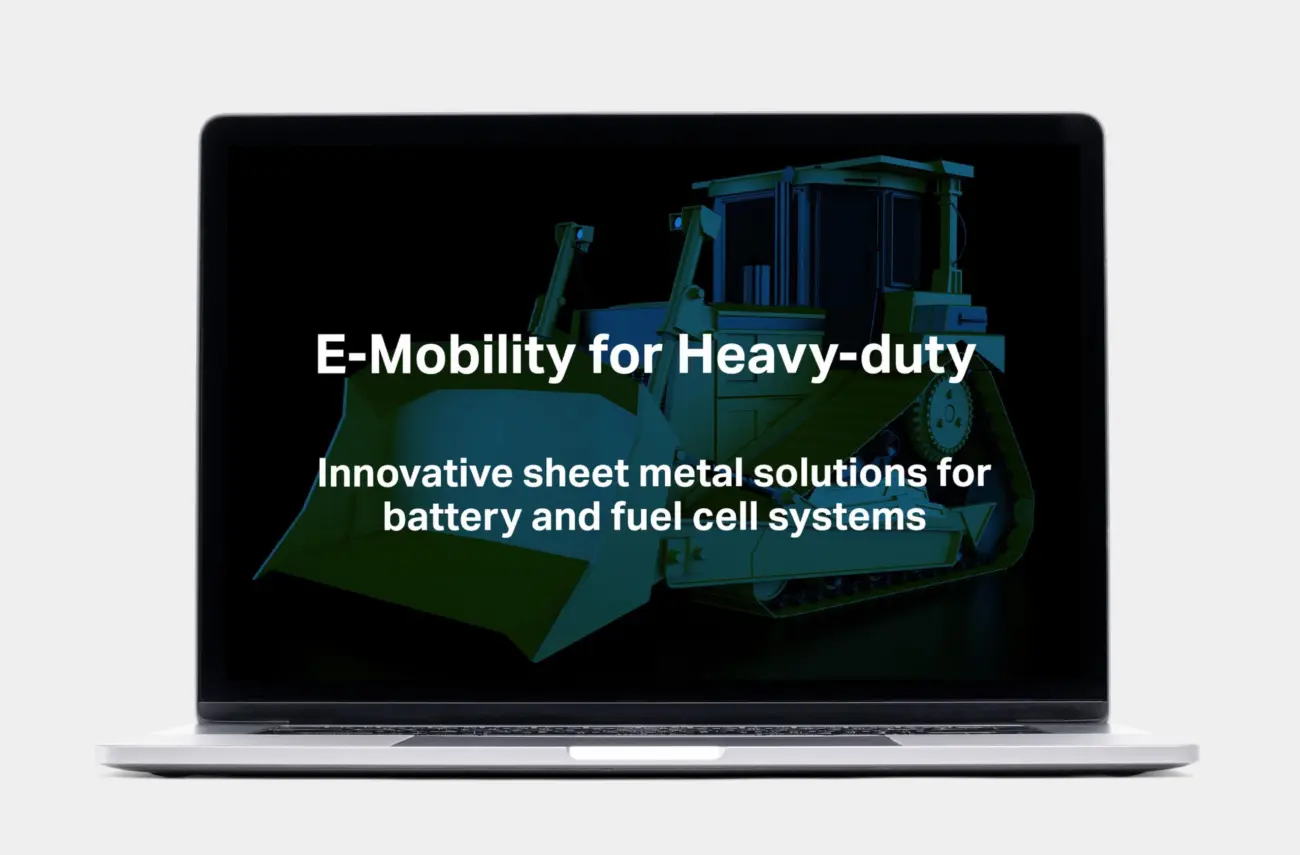 Präsentation von Blechlösungen für Batterie- und Brennstoffzellensysteme in Schwerlastfahrzeugen auf einem Laptopbildschirm.