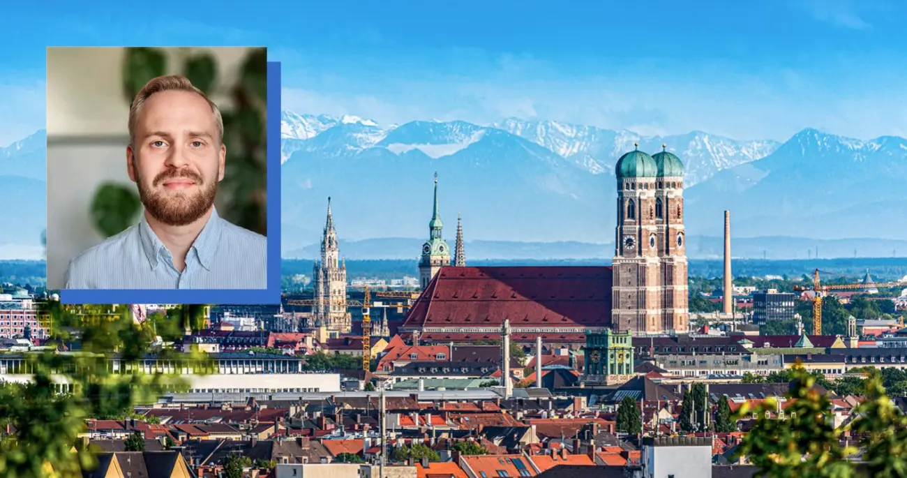 Porträtt av Niklas Mäkinen kombinerat med en stadsvy med berg i bakgrunden.