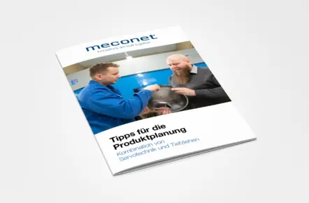 Titelbild des Leitfadens zum servogesteuerten Tiefziehen: Zwei Personen betrachten ein geformtes Metallbauteil.